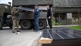 Маск передал Украине солнечные панели Tesla