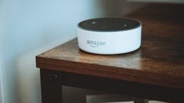 Amazon сокращает сотни человек в подразделении голосового ассистента Alexa