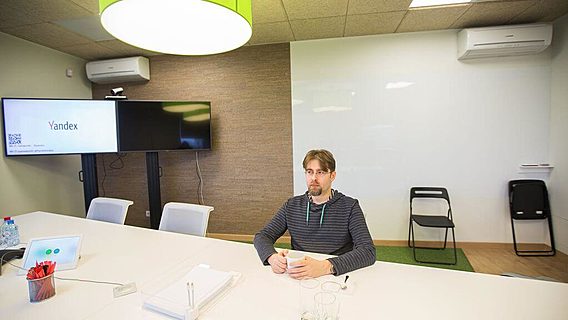 «Мои коллеги не употребляют термин AI». Александр Крайнов отвечает за машинное обучение в «Яндексе». Говорим про разработки, спекуляции и зарплаты