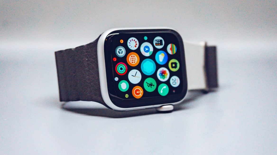 Apple Watch спасает жизни — показали рекламу с реальными звонками в 911