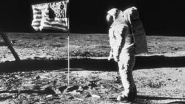 Собранную Нилом Армстронгом лунную пыль выставили на аукцион