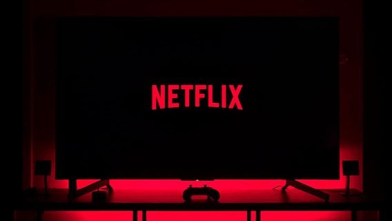 Netflix запустит дешевые тарифы с рекламой и запретит совместное использование паролей