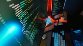 В России катастрофически не хватает программистов и ИБ-специалистов — забирают «даже джунов» В России катастрофически не хватает программистов и ИБ-специалистов — забирают «даже джунов»