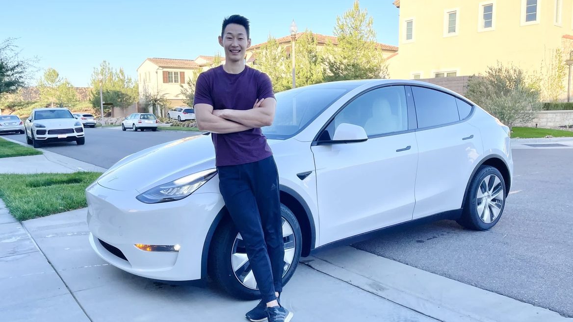 Tesla дважды списывает с покупателей оплату за электрокары 