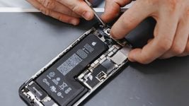 Apple улучшит поддержку сторонних батарей и дисплеев для iPhone