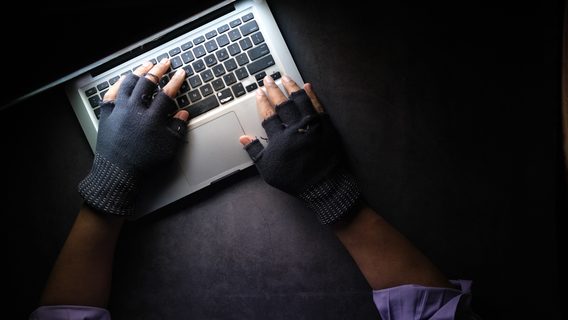 Киберкриминал начал брать на работу хакеров на $15-20 тысяч в месяц с «соцпакетами», отпусками и больничными