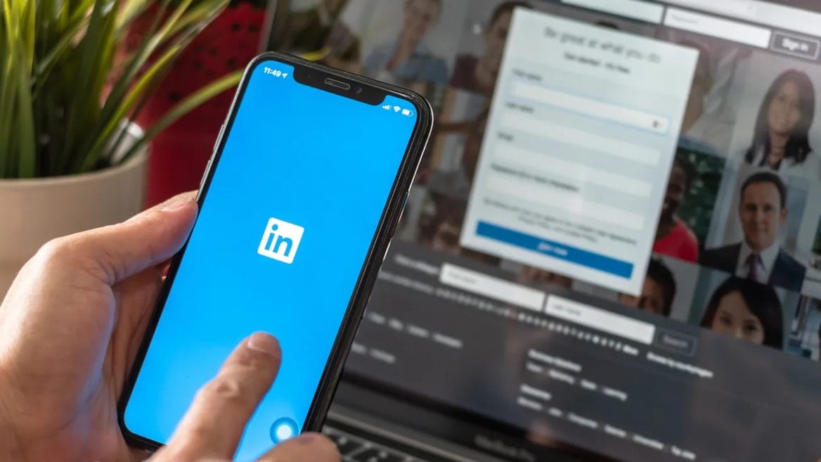 LinkedIn запускает бесплатные ИИ-инструменты для соискателей и рекрутеров