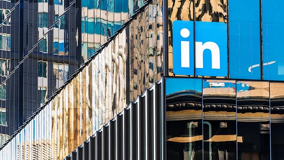 LinkedIn готовит увольнение почти 900 сотрудников