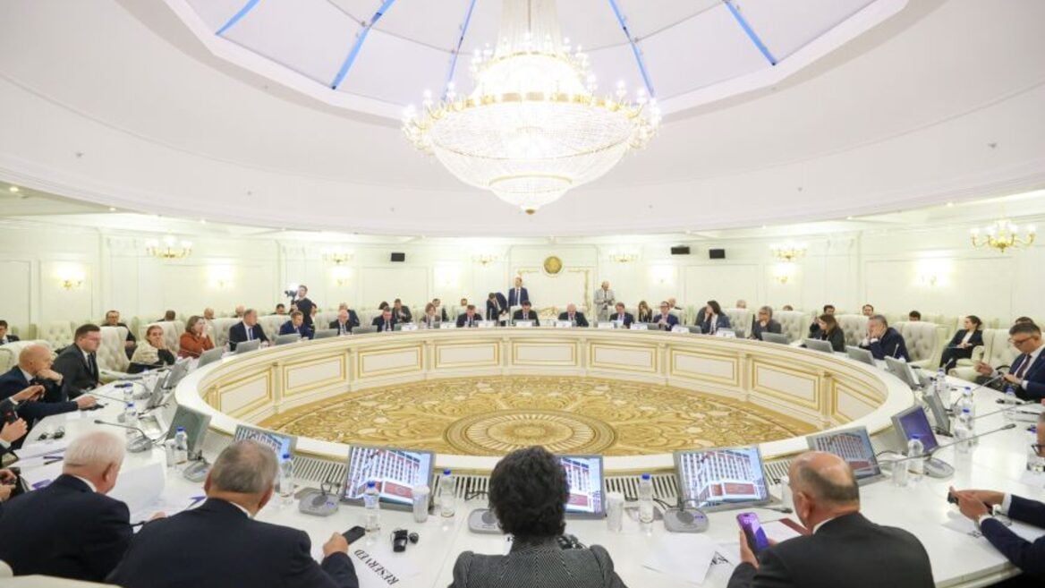 МУС: беларусы ў 15 раза радзей выязджаюць працаваць за мяжу праз кампаніі. А яшчэ іх пачалі актыўней замяняць замежнікі