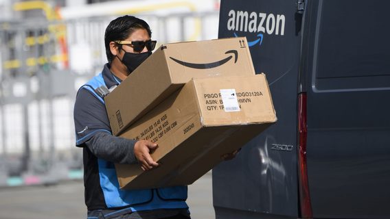 Amazon следит за своими водителями с помощью ИИ-камер. Нейросеть создает рейтинг и определяет зарплату