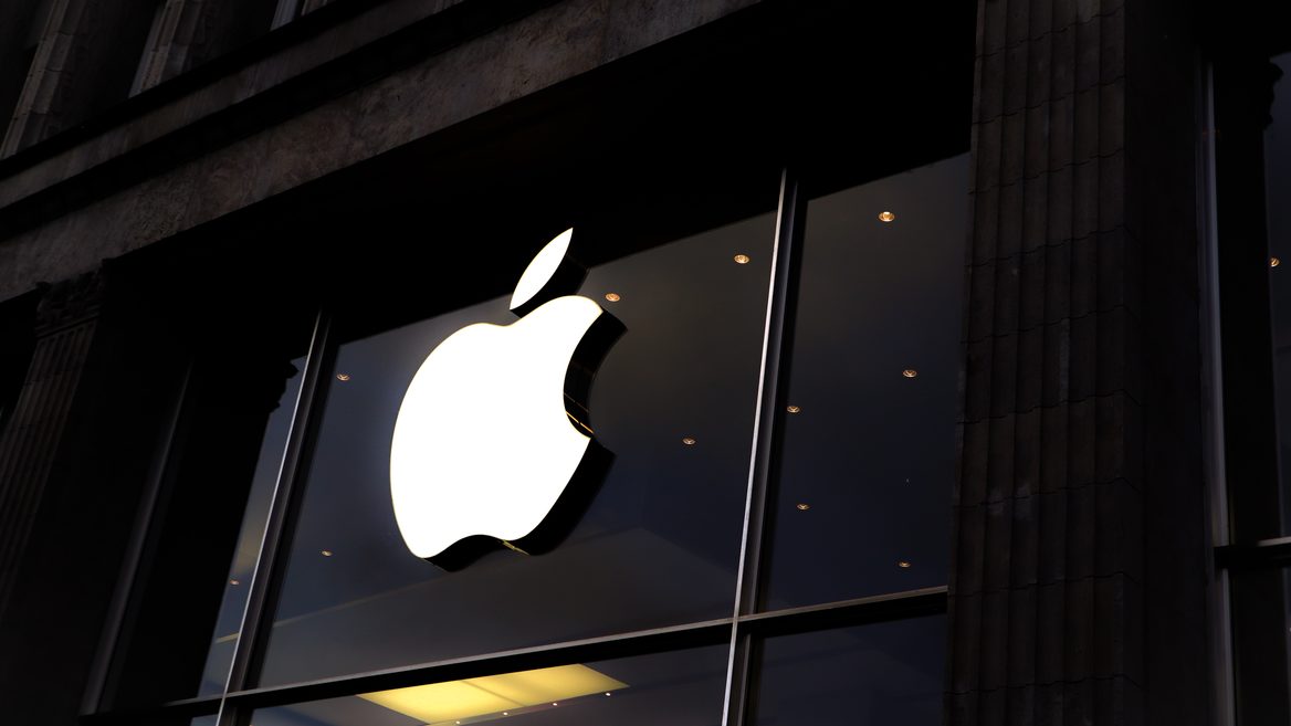 Около 20 млн британцев могут получить компенсации от Apple 