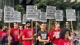 Супрацоўнікі Google пратэстуюць супраць новага збору для віз H-1B