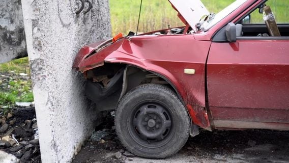 Российский блогер разбил машину, чтобы проверить функцию оповещения iPhone 14 об аварии. Она не сработала