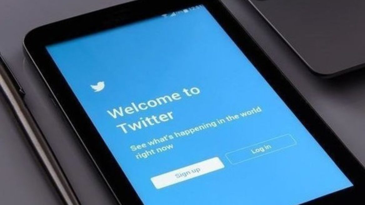 Bloomberg: Twitter уволил часть сотрудников по ошибке их попросили вернуться