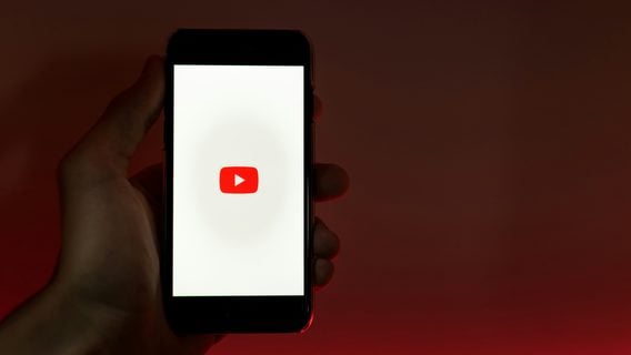 YouTube ограничит подросткам доступ к видео об идеалах красоты и лишнем весе