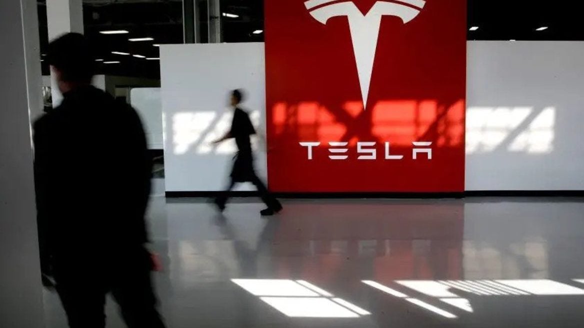 Tesla уволила десятки сотрудников которые захотели профсоюз