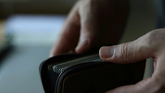 Поздравляем с понижением: люди всё чаще соглашаются на меньшие деньги ради работы