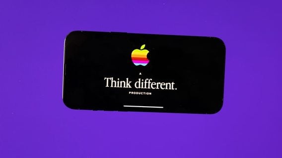Apple запретили использовать легендарный слоган Think different