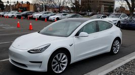 Владелец Tesla смог угнать чужую Tesla через официальное приложение