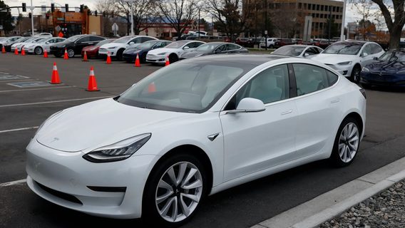 Владелец Tesla смог угнать чужую Tesla через официальное приложение
