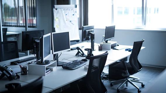 CEO уволил 80% сотрудников из-за ИИ. Говорит, что сделал бы это снова