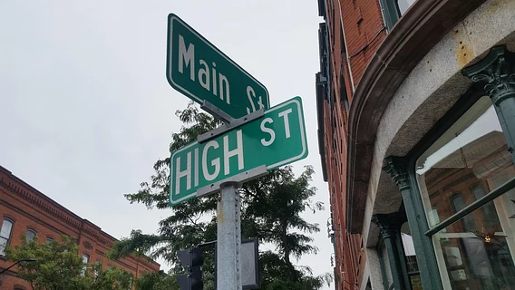 Менторство для опытных, самообразование для усидчивых: детальный разбор трех образовательных стратегий в IT