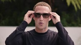 Facebook обвинили в слишком маленькой камере в «умных» очках — люди могут не знать о записи видео