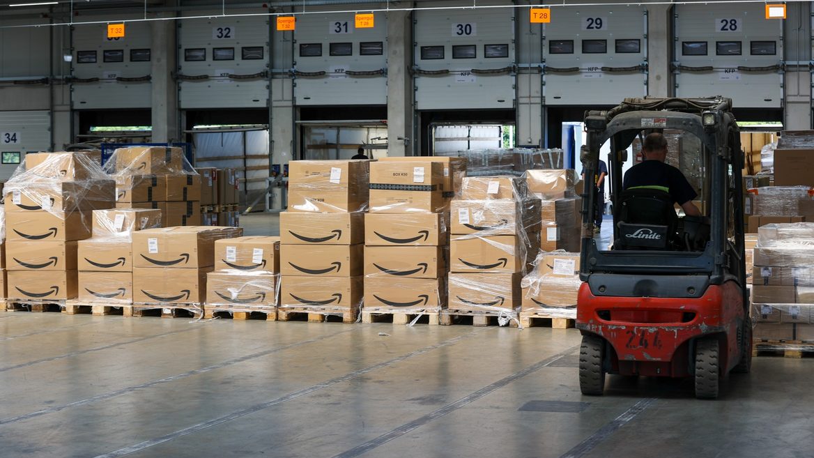 Amazon стала первой в мире компанией которая потеряла $1 трлн капитализации