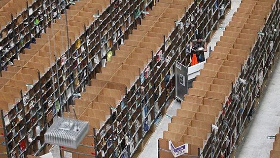 Amazon будет жертвовать нераспроданные товары нуждающимся 