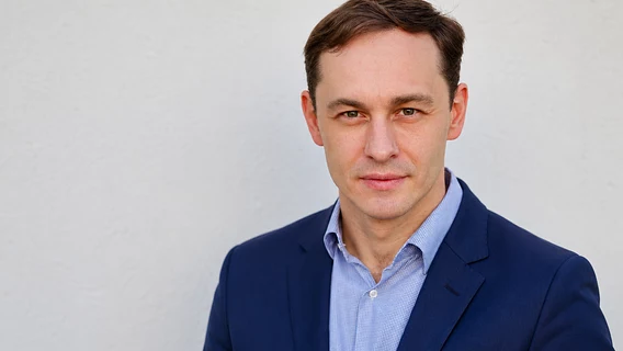 Что стоит за «ИИ»-увольнениями в ИТ — гендир фирмы, которая помогает его внедрять
