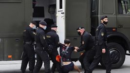 «Я выживал». Программист о сексуальном насилии в автозаке и заявлении в СК «Я выживал». Программист о сексуальном насилии в автозаке и заявлении в СК