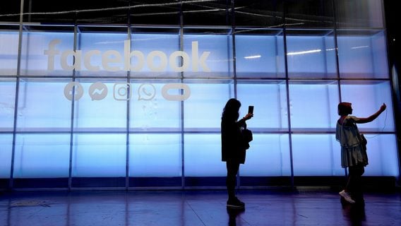 Facebook купила CRM-стартап за $1 млрд