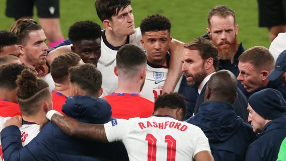 Соцсети признаются в любви футболистам сборной Англии, которых оскорбили расисты