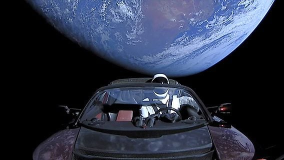 «Гуру спутников» создал сайт для отслеживания Tesla Roadster в космосе 