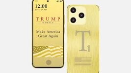 Семья Трампа показала фирменный «золотой» смартфон. Где производят гаджет — непонятно Семья Трампа показала фирменный «золотой» смартфон. Где производят гаджет — непонятно