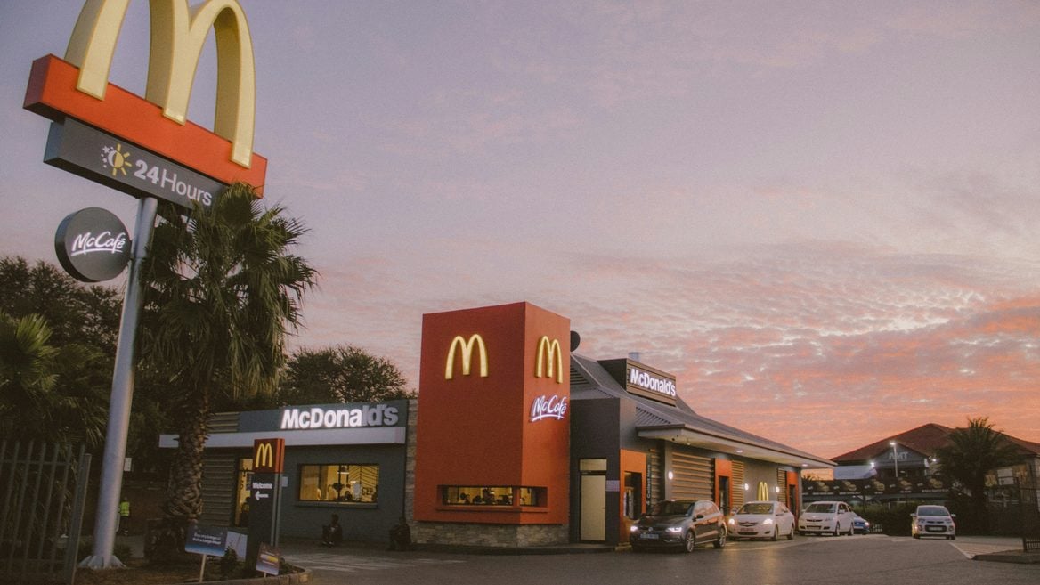 McDonalds отказался от заказов с помощью ИИ после факапов