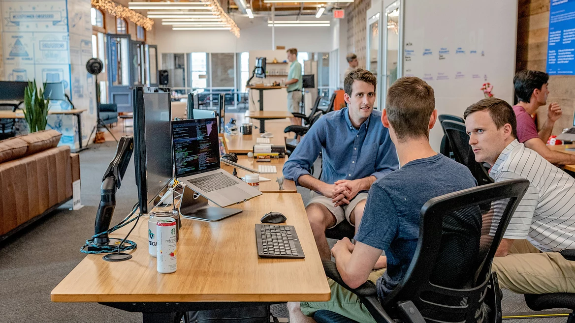 ИИ пока не уничтожает рабочие места но делает их менее доступными для начинающих специалистов