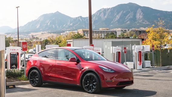 Tesla всё же остаётся крупнейшим поставщиком электрокаров в мире