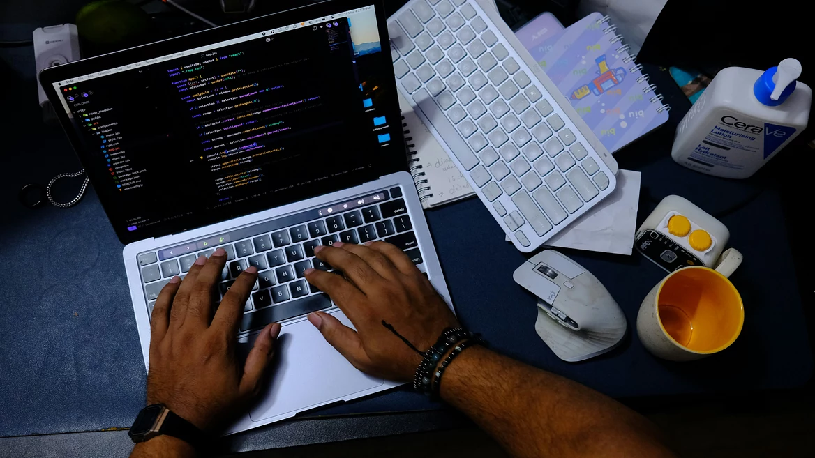 Вайбкодинговый стартап бешеными темпами наращивает выручку не успевает нанимать