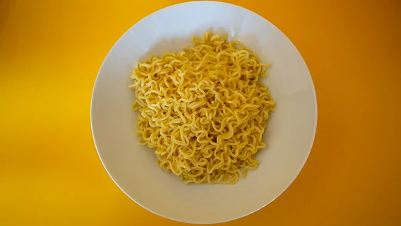 «В прошлом месяце три дня ел лапшу». Почему айтишник живёт от зарплаты до зарплаты на 14К евро