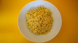 «В прошлом месяце три дня ел лапшу». Почему айтишник живёт от зарплаты до зарплаты на 14К евро