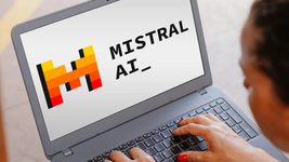 Французский стартап Mistral выпустил свою первую ИИ-модель для кода