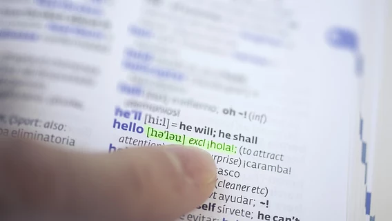 С преподавателем или self-paced? Как лучше учить английский, если работаешь полный день