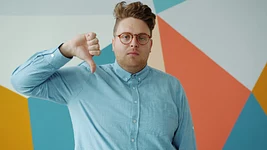 «Ой, нам жаль». На проблемах мигрантов в Польше расцвели «помогаторы». И иногда всё портят