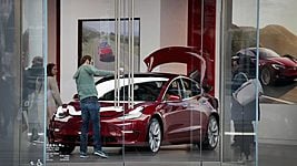 Tesla отложила старт международных продаж Model 3 на 2019 год 