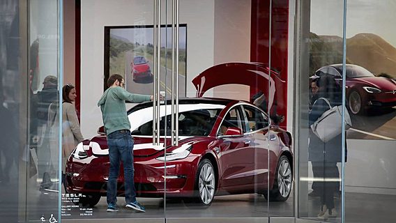Tesla отложила старт международных продаж Model 3 на 2019 год 