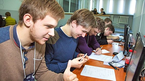 Москвичи победили в открытом чемпионате БГУИР по программированию 