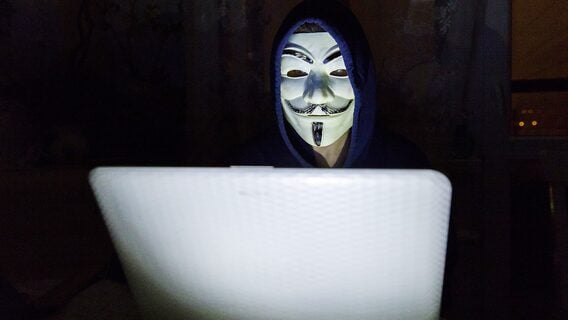 Генеративный ИИ угрожает бизнесу: активность мошенников выросла в четыре раза