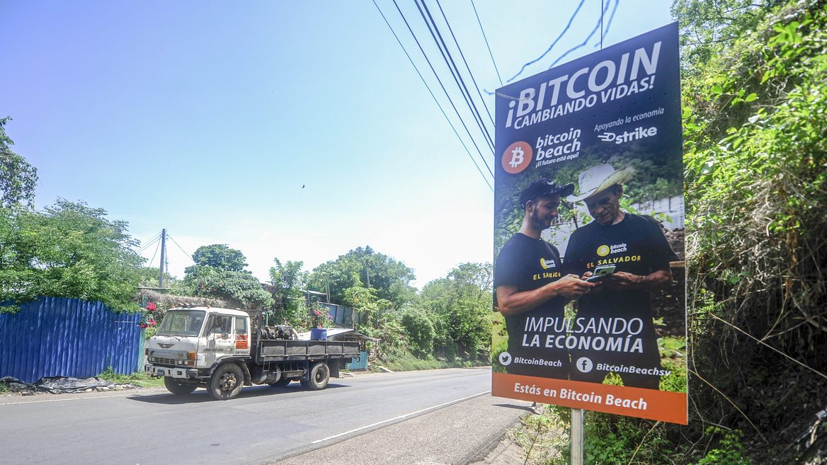 Сальвадор, где биткоин приняли за деньги, будет майнить с помощью вулканов