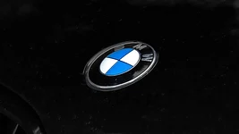 Минус 20% менеджеров: BMW заменяет их на ИИ